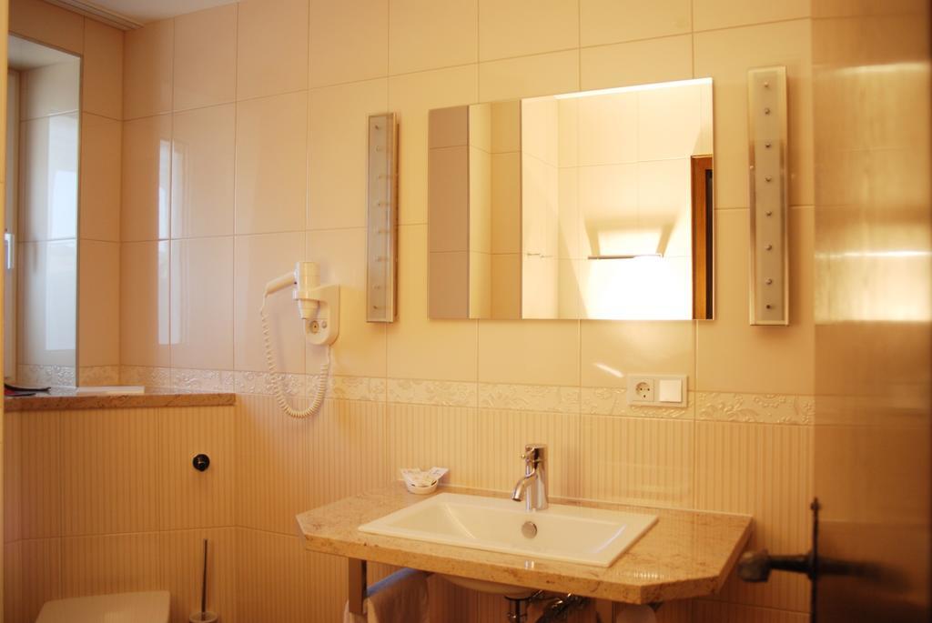 Hotel Sankt Maximilian Bernkastel-Kues Værelse billede